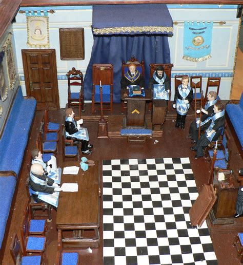 I totally forgot this project, and so i add a few rooms to complete. Miniature Masonic Lodge Room Diorama