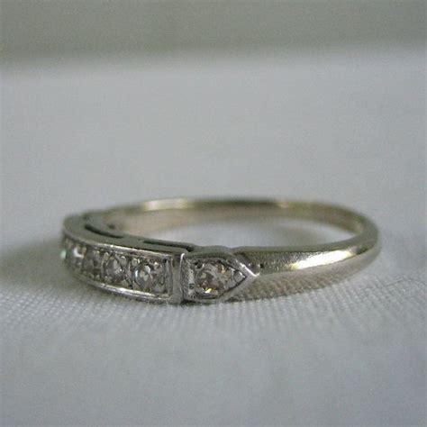 Before selling your diamond, it is smart to have a general idea of how much your diamond is worth. I Want To Sell My Diamond Wedding Ring - OHVelveteena