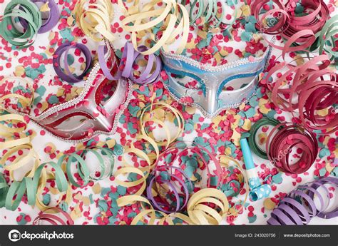 Carnival Venetian Masks Confetti Serpentine Streamers — Stock Photo