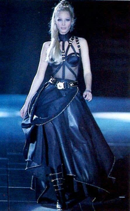 Christy Turlington Gianni Versace Runway Show Fw 1992 Fashion 1990