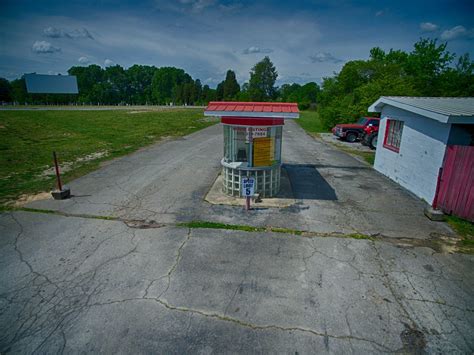 Parkway Drive-In - Showtimes