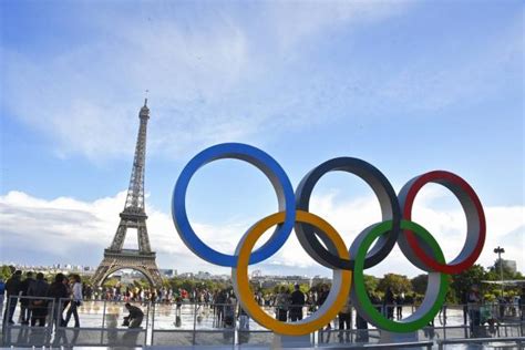 Paris, qui accueille chaque année le tournoi du grand chelem de tennis de roland garros, a organisé les jeux olympiques en 1900 puis en 1924 et deviendra en 2024 la deuxième ville avec londres à les avoir accueillis trois fois. JO Paris 2024 : Une cérémonie de clôture hors stade ? - L ...