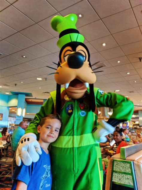 Open all day & all night. Taylor Family with Goofy character breakfast Hollywood and ...