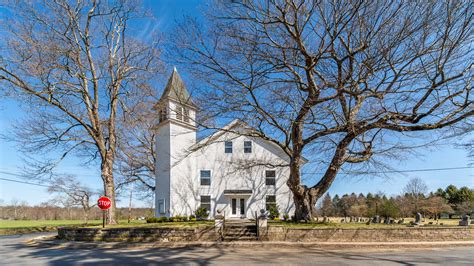 NJ real estate: House on Zillow Gone Wild comes with cemetery.