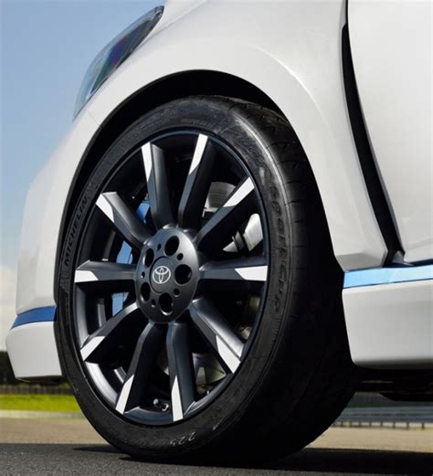 Mazda 画像｜キャパシター搭載420psのトヨタ｢yaris Hv R｣登場 【フランクフルトモーターショー13】