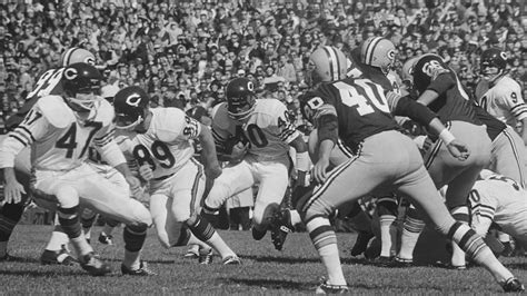 the story behind this iconic photo of chicago bears legend dick butkus chicago monitor