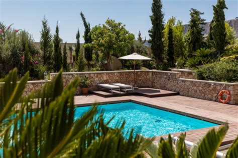 Creating Your Ideal Backyard Oasis Outfitting Your Swimming Pool And Deck