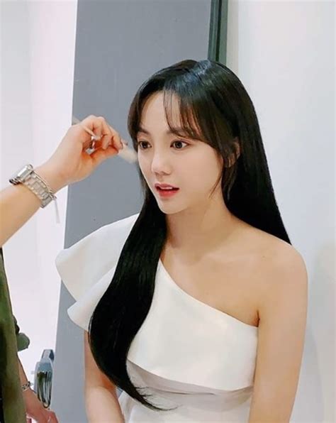 Check spelling or type a new query. 고은아, 8kg 감량 후 리즈 갱신…'극강의 우아함'