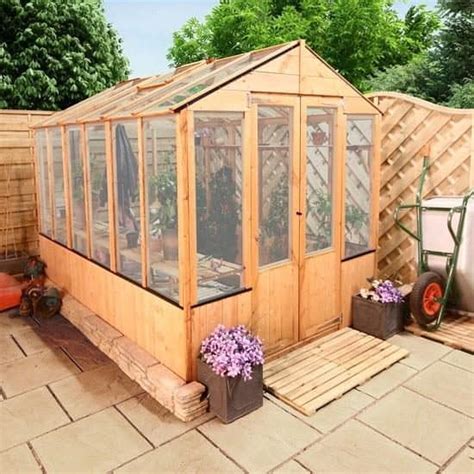 View of greenhouse front end and polycarbonate greenhouse ( choosing covering materials ). The 9 Advantages of a Polycarbonate Greenhouse