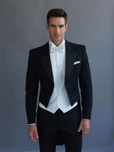 29.07.2019 · black tie and white tie are the two categories of men's formal evening wear traditionally designed to be worn in the evening, which is to say 06.12.2013 · formal attire: Quality Men's Tailored Suits in Sydney (With images ...