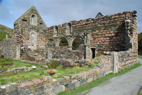 Internationaal fonds voor vernieuwende initiatieven, geïnspireerd door antroposofie en kunst. Iona Abbey, Dun I and the north end (Walkhighlands)