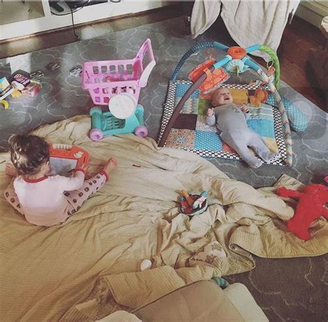 Jessie James Decker Babies At Maw Maw And Paw Paws House Jessie James Decker Baby Mama Karen
