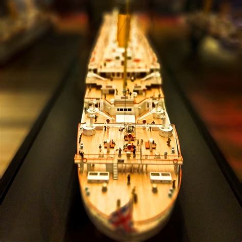 The titanic was a luxury british steamship that sank in the early hours of april 15, 1912 after striking an iceberg, leading to the deaths of more than 1,500 passengers and crew. Wystawa Titanic prawdziwa historia | Czy warto iść? Znam ...