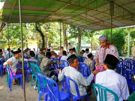 Demonstrasi atau unjuk rasa yaitu contoh komunikasi langsung yang dapat dilakukan antara kelompok terhadap suatu individu. . Jelaskan Apakah Yang Membedakan Antara Kehidupan ...