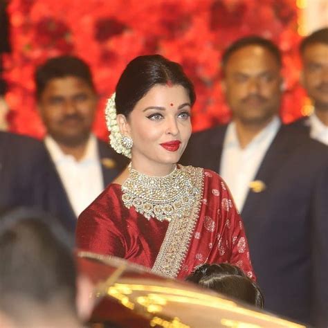 Reliance industries chairman mukesh ambani's only daughter isha ambani will get married to young industrialist anand piramal today at the ambani residence, antilla, in mumbai. Aishwarya Rai with family at Isha Ambani and Anand Piramal ...
