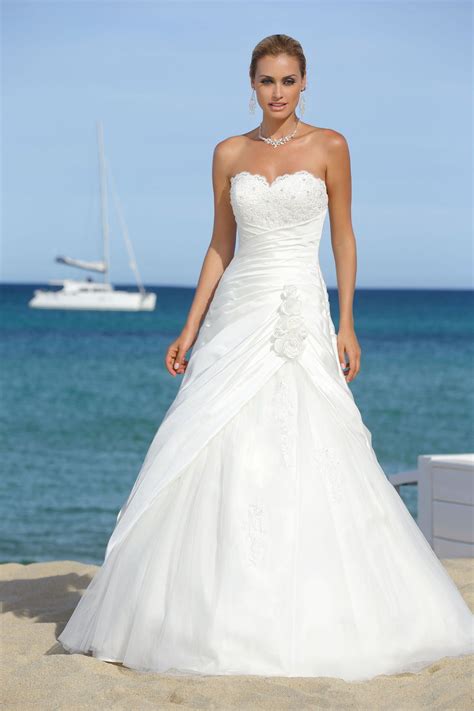 Der reifrock ist nicht dabei den habe. Brautkleid aus der Ladybird Brautmoden Kollektion 2015 ...