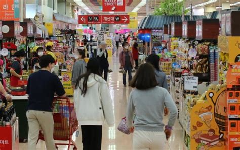 경제 선제적 금리인상 없다…'파월 효과'로 나스닥 최고치 마감. 재난지원금 효과 봤다…5월 생산자물가 넉달 만에 보합 | 한경닷컴