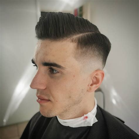 Hal ini menjadikan kulit kepala kita tidak mudah panas dan tentunya tidak akan terserang pusing ketika. Biar Ganteng, Ini 7 Pilihan Gaya Rambut Pria Pendek ...