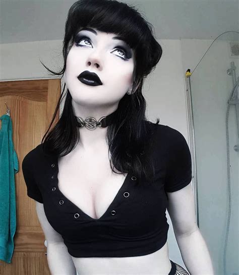 Pin By Tasia Siereveld On And Goth Beauty Hot Goth Girls Goth Women