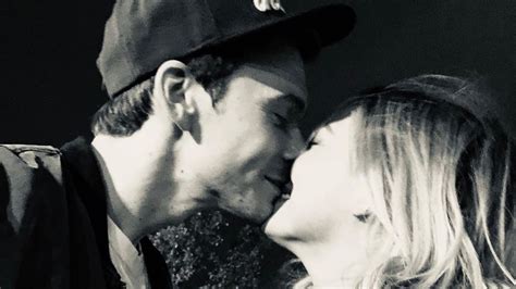 It was kind of important for me, because i'm really big on being open and honest with him about how strong. Hilary Duff und Matthew fliegen ohne Kinder in ...