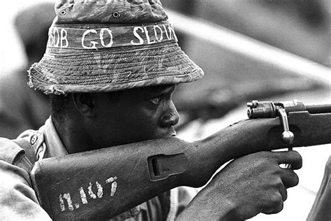 Waged between the nigerian government and the igbo and yoruba united with other minor. Biafran Soldiers From Training To War Front. Photos ...
