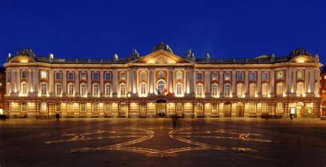 Il s'en retourna … nu pieds ! place du capitole toulouse Archives - Voyages - Cartes