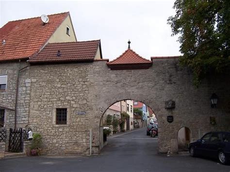 Eibelstadt verfügt über eine sehr gute infrastruktur und eine Maintor, Eibelstadt (Germany) | Traumurlaub, Wasserfarben ...