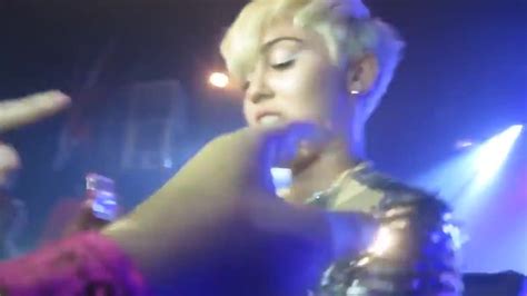 Miley Cyrus Allows Fans To Touch Her Vagina Xhamster