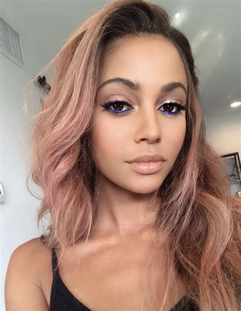 Riverdale Season 2 Cast Babe Vanessa Morgan Flashes Ample Cleavage