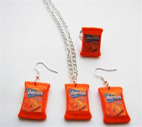 Doritos® flamin' hot® limón flavored tortilla chips. Orange Doritos Jewellery Gift set