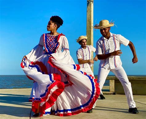 Do Ballet Folklórico Itsc Representa A Rd En La 8va Parada Del Festival Dominicano