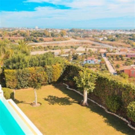 Villa Capitan 6 bedroom holiday rental Marbella infinity pool : Luxury