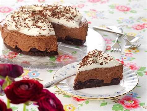 Chocolate mousse on the bottom, topped with cherries and hazlenuts. Cherry & Chocolate Mousse Totre | Chocolate cherry ...
