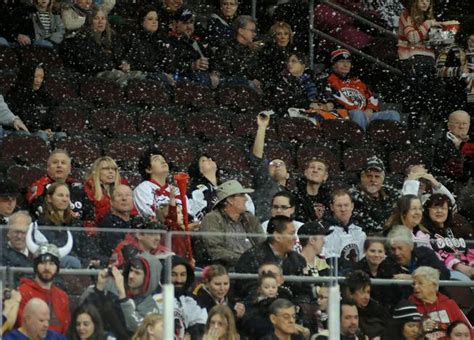 Tired Of The Nhl Lockout Las Vegas Got Its Own Snowy New Years Hockey