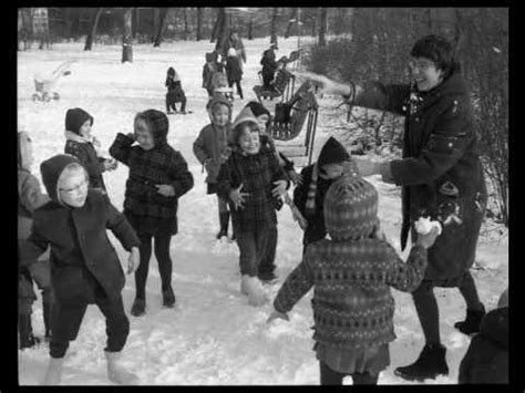 Ook in het vondelpark gelden deze regels, dus was je handen regelmatig, draag een mondkapje dit is de website van de ondernemersvereniging van het vondelpark. Amsterdam, winter 1963, Vondelpark - YouTube