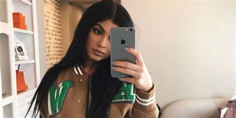 This Is What Kylie Jenner Looks Like Taking A Selfie