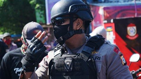 Check spelling or type a new query. FOTO: Polisi Patroli Sosialisasi PSBB di Pasar Pabaeng ...