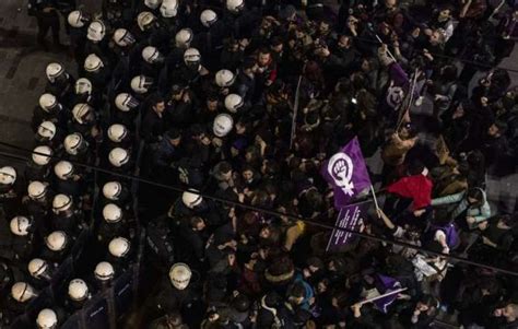 Istanbul Police Block Womens Day March Disperse Crowd With Tear Gas