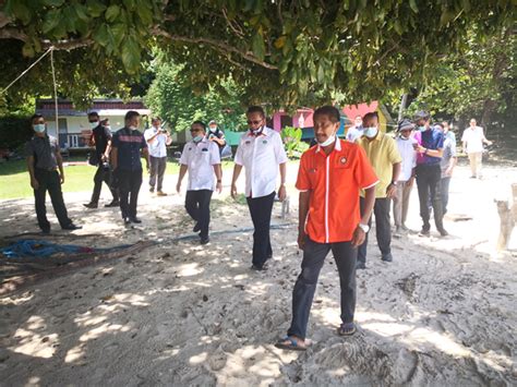 Lembaga getah malaysia (lgm) akan memperuntukkan rm100 juta bagi melaksanakan mekanisme kawal selia harga untuk melindungi pekebun kecil daripada mengalami kerugian apabila harga pasaran dunia lebih rendah daripada harga minimum yang ditetapkan. AET RISDA bantu pekebun kecil getah | Utusan Borneo Online