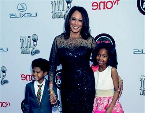 Douglas craig emhoff (born october 13, 1964) is an american lawyer who is the current second gentleman of the united states. Kamala Harris' Husband Douglas Emhoff Net Worth, Children ...