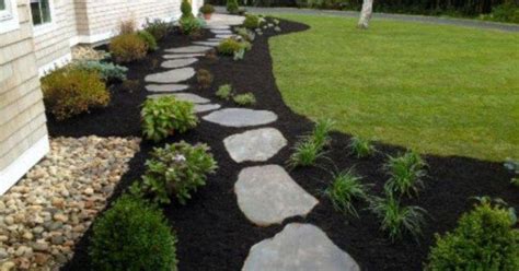 Outdoor Landscaping With Mulches Mulch Landscaping Landscaping With