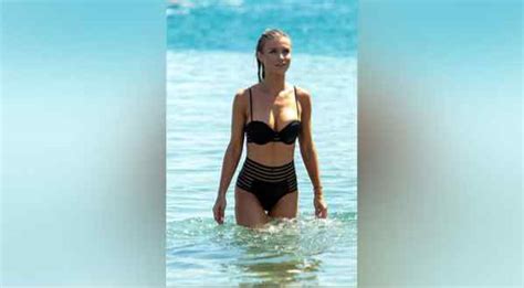 myolympicexperience joanna krupa stupisce in sexy bikini nero sulle isole greche