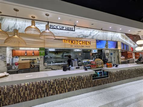 Where To Eat Inside At Los Angeles International Airport Lax Eater La