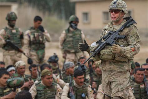 Iraqi Soldiers Receive Class From 82nd Abn Article The United