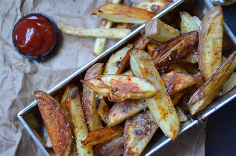 It may be served with fillings, toppings or condiments such as butter, cheese, sour cream, gravy. Seattle Hot Dog & Baked Potato Fries Recipe - The DIY ...
