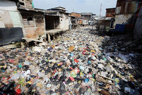 A Heavily Polluted River Runs Through A Jakarta Slum Sean Gallagher