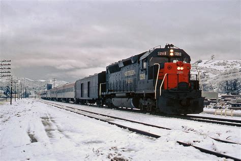 Gg7001 Newhall Southern Pacific Passenger Train In