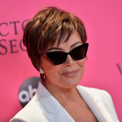 Coupe garçonne, coiffure courte avec beaucoup de volume sur le dessus du crâne, coupe pixie, style boyish, carré court flou…il ne vous reste plus qu'à trouver votre look pour ce printemps ou cet été ! +20 belles idées de coupe de cheveux court femme 70 ans ...