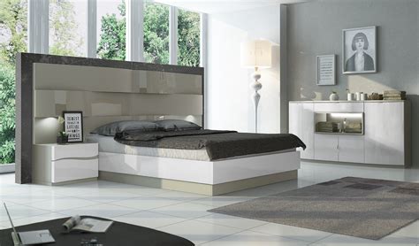 So, how to make cool impression with this modern bedroom furniture set? Unique Wood Designer Bedroom Furniture Sets Houston Texas ...