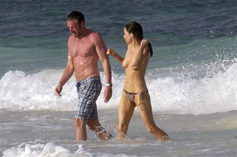 Jaime murray en topless en la playa en méxico Nuevos videos porno